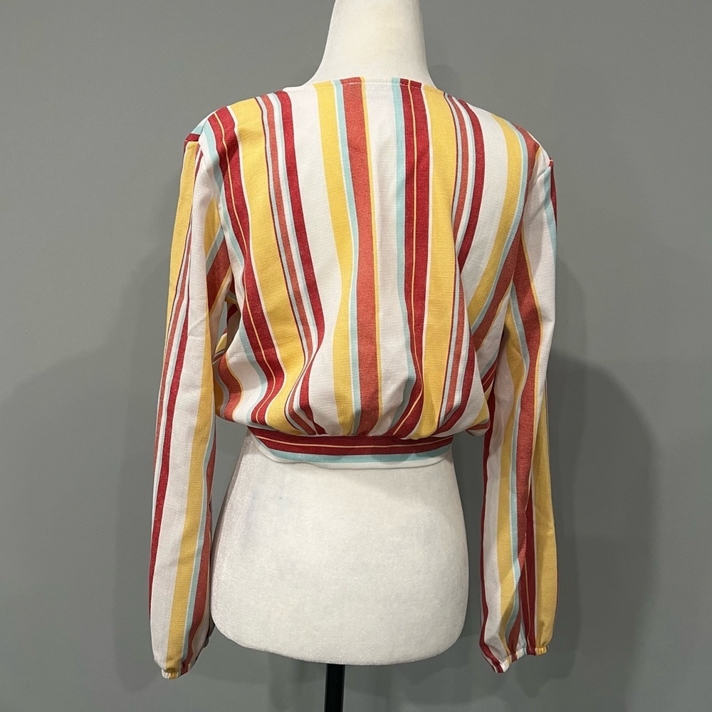 La Dresscode Cropped Tie Up Top - Picture 6 of 12